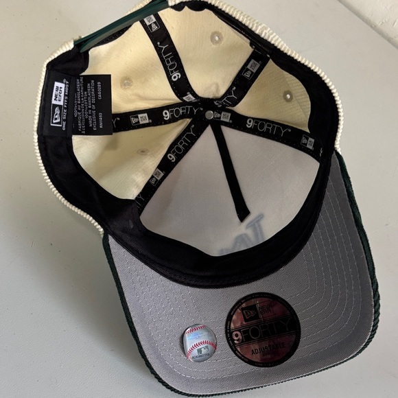 LA Embroidered corduroy Cream and Green Cap - Picture 3 of 4